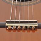 String tie amber bruin